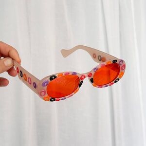 🍊 Hand-Painted Retro Dot Sunglasses